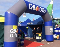 Inflatable arch for Q8 Oils