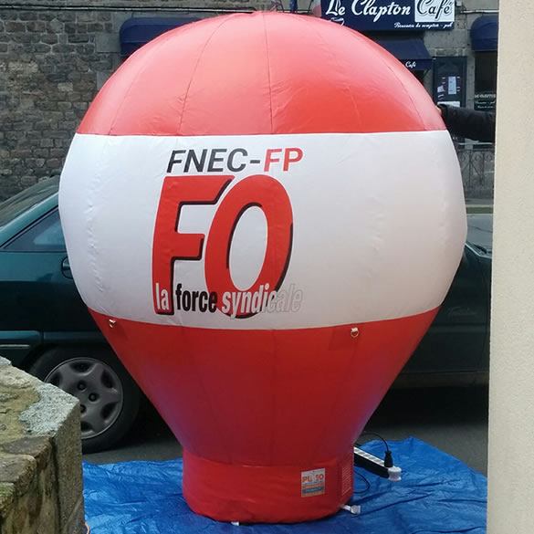 Force Ouvriere advertising with a hot air balloon 