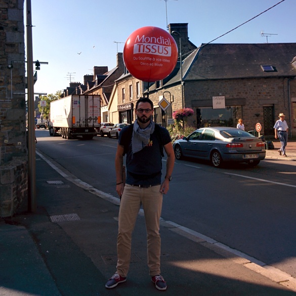 Mondial Tissus street marketing balloon