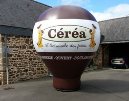 Self-ventilated inflatable POS balloon used for the launch of a Céréa bakery franchise