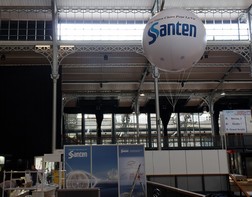 A promotional balloon at a trade fair for Santen