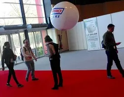 Flyer distribution, a backpack balloon for your street marketing