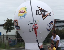 Self-ventilated hot air balloon for a bungee jumping animation with Doritos
