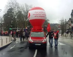 Giant hot air balloon placed on a vehicle during a CGT demonstration