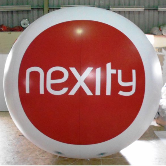 A giant Nexity balloon to advertise
