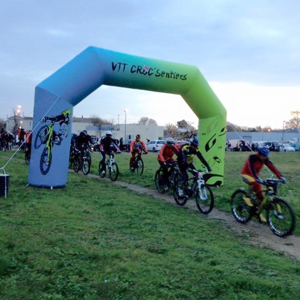 An Inflatable arch for the Croc'Sentiers association